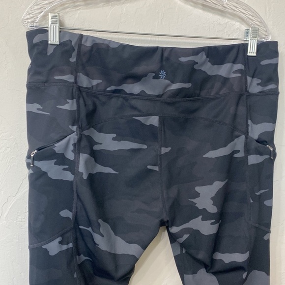 Athleta black camo crop leggings size XL. - Picture 9 of 16